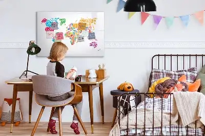 Magnetisk skrivetavle med farverige landenavne
