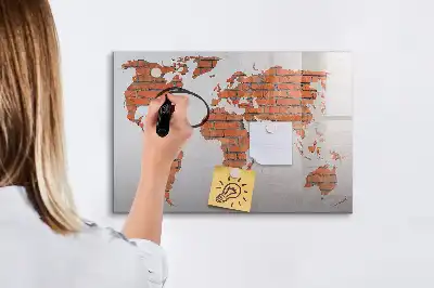Magnetisk skrivetavle med verdenskort på mursten