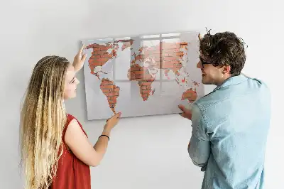 Magnetisk skrivetavle med verdenskort på mursten