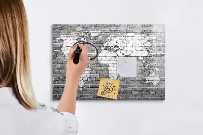 Magnetisk skrivetavle med verdenskort på murstensmotiv