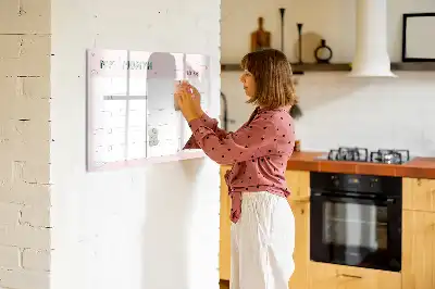 Magnetisk månedsplanner til børn med skrivetavle