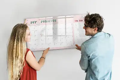 Magnetisk månedsplanner til børn med skrivetavle
