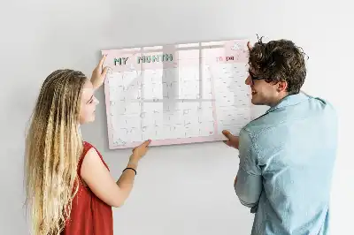 Magnetisk månedsplanner til børn med skrivetavle