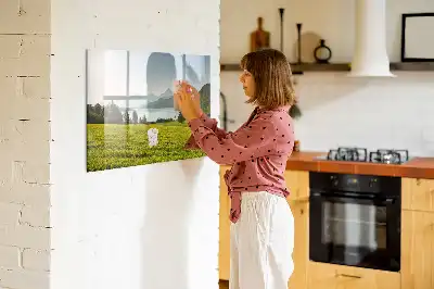 Magnetisk tegnetavle med motiv af bjerge og slette