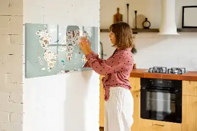 Magnetisk skrivetavle med verdenskort og dyr