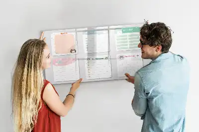 Magnetisk skrivetavle med farverige noter
