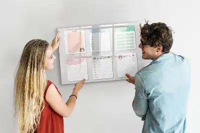 Magnetisk skrivetavle med farverige noter
