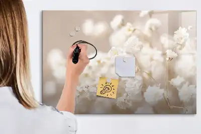 Magnetisk tegnetavle med små hvide blomster
