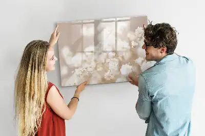 Magnetisk tegnetavle med små hvide blomster
