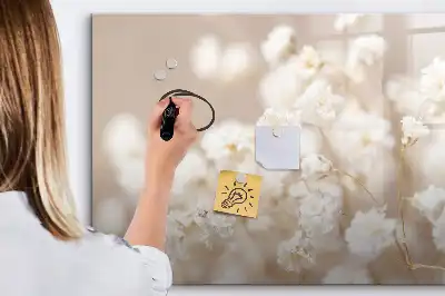 Magnetisk tegnetavle med små hvide blomster
