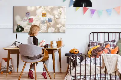 Magnetisk tegnetavle med små hvide blomster