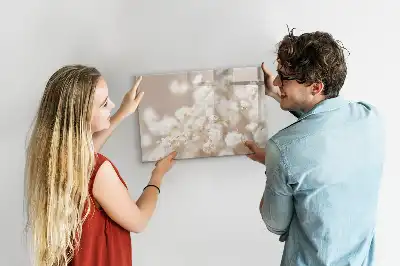 Magnetisk tegnetavle med små hvide blomster