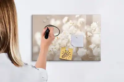 Magnetisk tegnetavle med små hvide blomster
