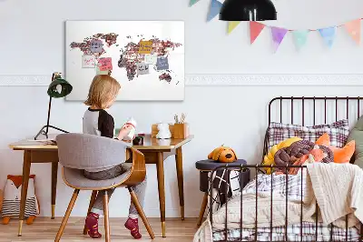 Magnetisk skrivetavle med motiv af verdenskort på mursten