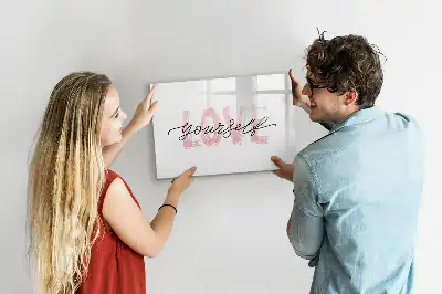 Magnetisk tegnetavle med teksten Elsk dig selv
