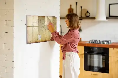 Magnetisk tegnetavle med motiv af gammelt verdenskort