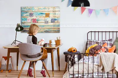 Magnetisk tegnetavle i ridset træ