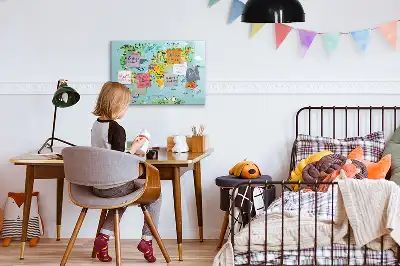Magnetisk skrivetavle med verdenskort og dyr