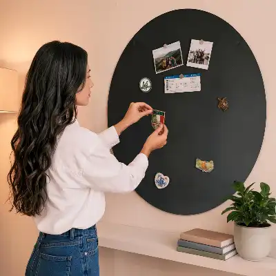 Magnetisk tavle til rejsemagneter i rund sort udgave