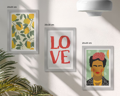 Pakke med billeder og rammer Citroner med indskriften LOVE malet portræt af Frida Kahlo