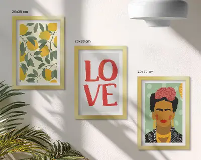 Billedvæg med rammer portræt af Frida Kahlo med citroner og teksten LOVE