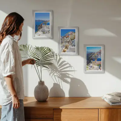 Moderne billedsæt med landskabsudsigt over byen Oia på Santorini i Grækenland