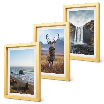Billedvæg med rammer motiver af bjerglandskaber med vandfald, hjort og strand