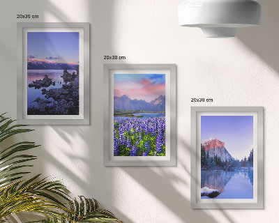 Pakke med billeder og rammer Bjerglandskaber med vand, himmel og en blomstermark