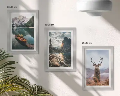 Billedvæg med rammer motiv af bjergsø, båd, solnedgang og hjorte i naturen