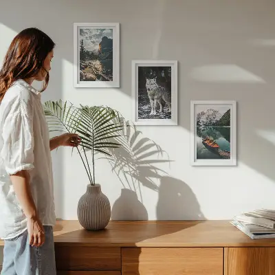 Billedvæg med motiv af bjerge, søer og en ulv i naturlige omgivelser