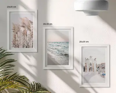 Billedvæg med rammer strandplanter, havbølger og udsigt over hvide huse