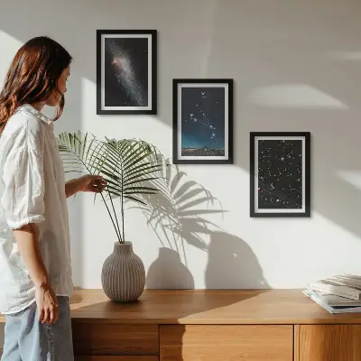Billedvæg med kosmiske galakselandskaber og stjernebilledet Vædderen