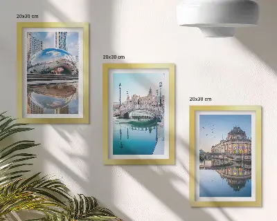 Billedvæg med motiv af byarkitektur spejlet i vand