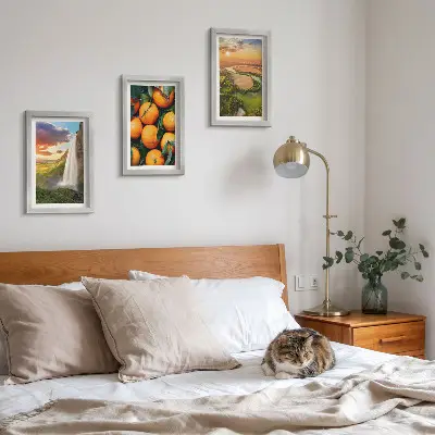 Pakke med billeder og rammer vandfald, bjergappelsiner og italiensk landskab med solnedgang