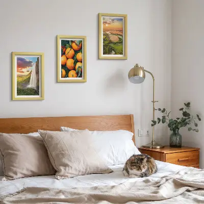 Pakke med billeder og rammer vandfald, bjergappelsiner og italiensk landskab med solnedgang