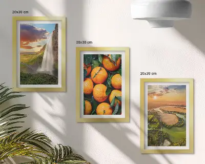 Pakke med billeder og rammer vandfald, bjergappelsiner og italiensk landskab med solnedgang