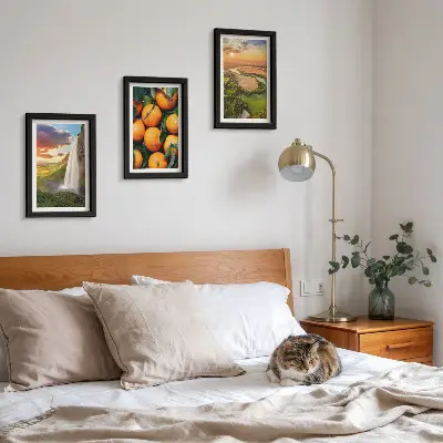 Pakke med billeder og rammer vandfald, bjergappelsiner og italiensk landskab med solnedgang