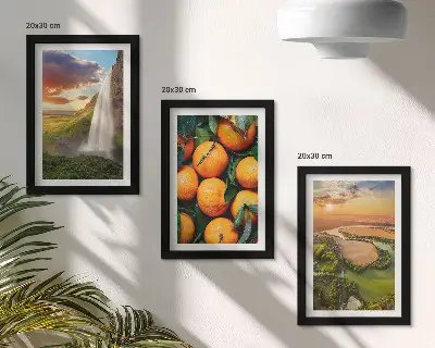 Pakke med billeder og rammer vandfald, bjergappelsiner og italiensk landskab med solnedgang