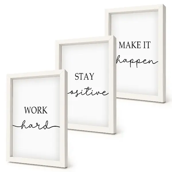 Pakke med billeder og rammer minimalistiske motiverende citater til inspiration