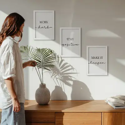 Pakke med billeder og rammer minimalistiske motiverende citater til inspiration