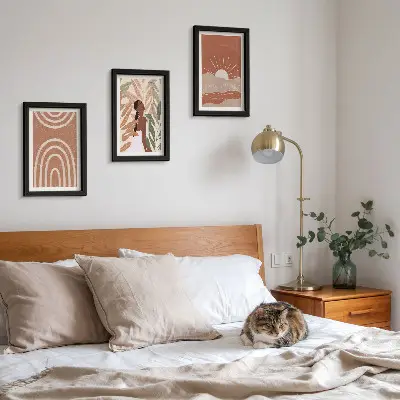 Billedvæg med boho abstrakte former og illustrationer