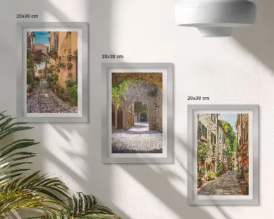 Billedvæg med rammer italiensk gade med blomster og landskabsarkitektur