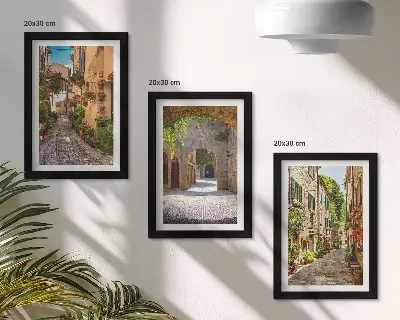 Billedvæg med rammer italiensk gade med blomster og landskabsarkitektur