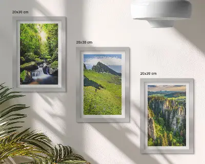 Billedvæg med grønne bjerglandskaber, vandfald og skov