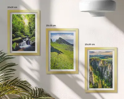 Billedvæg med grønne bjerglandskaber, vandfald og skov