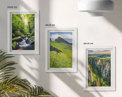 Billedvæg med grønne bjerglandskaber, vandfald og skov