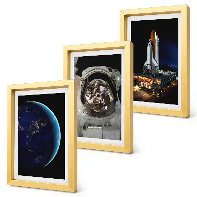 Billedvæg med motiver af Jorden, astronaut og raket