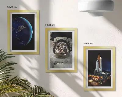 Billedvæg med motiver af Jorden, astronaut og raket