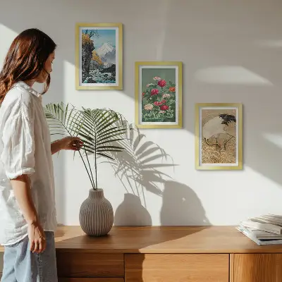 Billedvæg med bjerge, flod, blomster og traner i græsset
