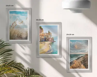 Billedvæg med kystlandskaber af strand, by og klipper